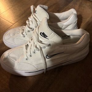 Nike womens White Sneakers